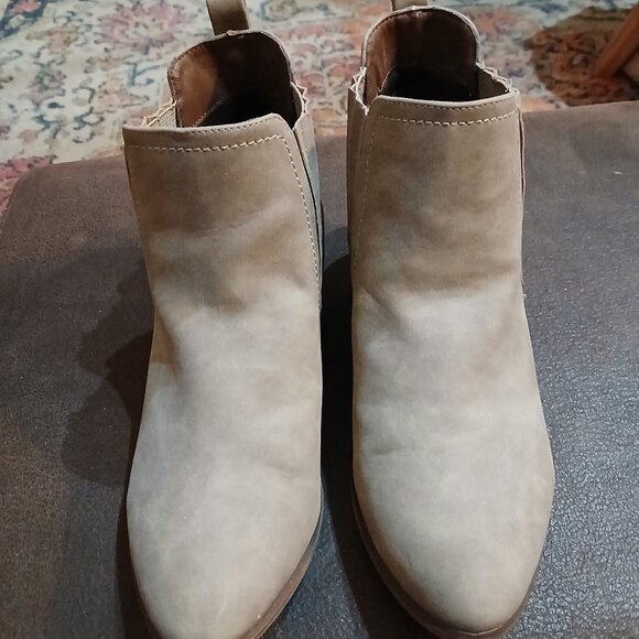 Size 8 women's bootie - Picture 2 of 8